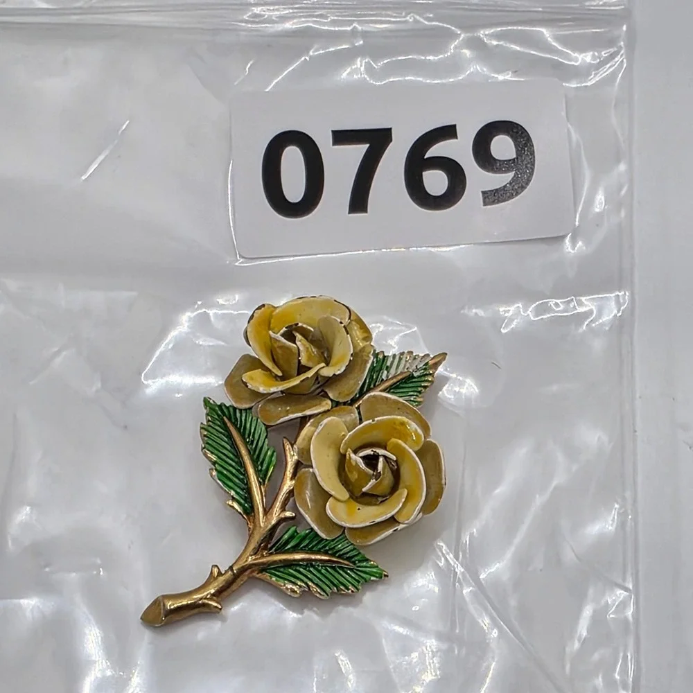 Vintage Crown Trifari Signed Enameled Yellow Double Rose Flower Brooch Pin 2